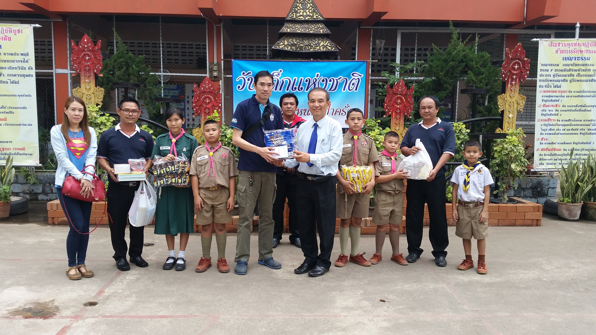 Sombat Tour provided fund and learning materials to children in Chiang Mai Province