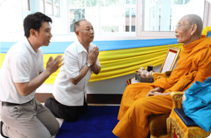 สมบัติทัวร์มอบเงินเพื่อสมทบทุนสร้างอาคารสมเด็จพระญาณสังวรฯ